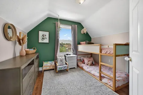 131 Garside Avenue N Hamilton ON L8H 4W5