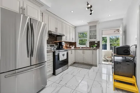 131 Garside Avenue N Hamilton ON L8H 4W5