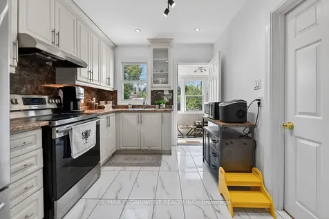 131 Garside Avenue N Hamilton ON L8H 4W5