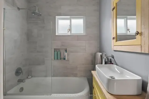 206 York Street St. Catharines ON L2R 6G4