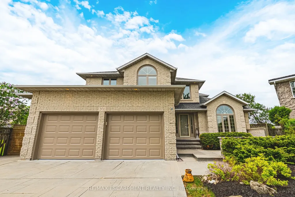 301 Parkwood Crescent Hamilton ON L8V 5B5