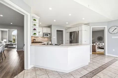 301 Parkwood Crescent Hamilton ON L8V 5B5