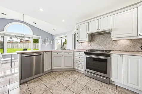 301 Parkwood Crescent Hamilton ON L8V 5B5
