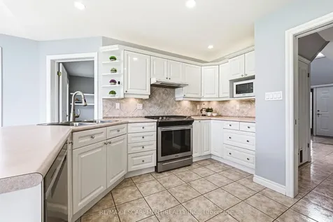 301 Parkwood Crescent Hamilton ON L8V 5B5