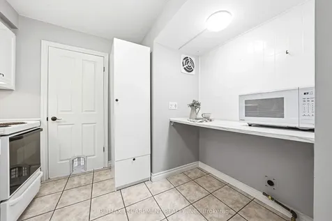 301 Parkwood Crescent Hamilton ON L8V 5B5