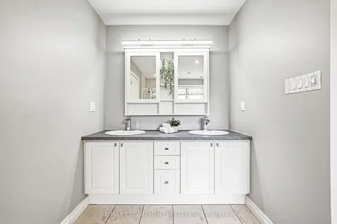 301 Parkwood Crescent Hamilton ON L8V 5B5