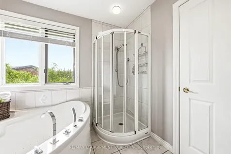 301 Parkwood Crescent Hamilton ON L8V 5B5