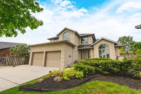 301 Parkwood Crescent Hamilton ON L8V 5B5