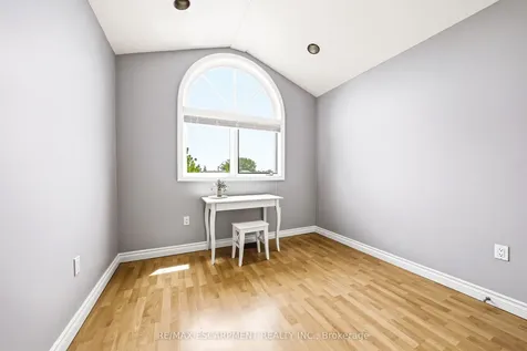 301 Parkwood Crescent Hamilton ON L8V 5B5