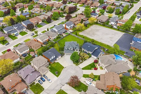 301 Parkwood Crescent Hamilton ON L8V 5B5