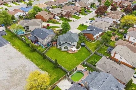 301 Parkwood Crescent Hamilton ON L8V 5B5