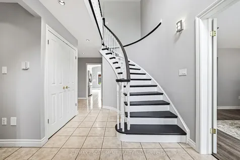 301 Parkwood Crescent Hamilton ON L8V 5B5