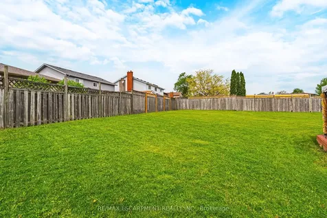 301 Parkwood Crescent Hamilton ON L8V 5B5