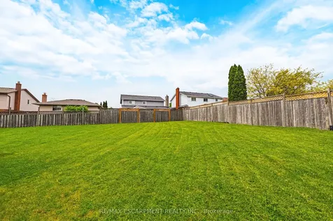301 Parkwood Crescent Hamilton ON L8V 5B5