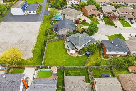 301 Parkwood Crescent Hamilton ON L8V 5B5
