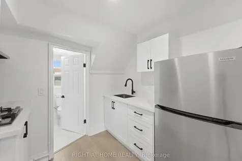 8 College Street St. Catharines ON L2R 2W7