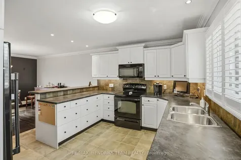 17 Jasmin Crescent St. Catharines ON L2T 2B9