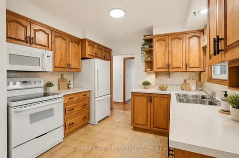 34 Beaconsfield Drive Hamilton ON L8T 2W9