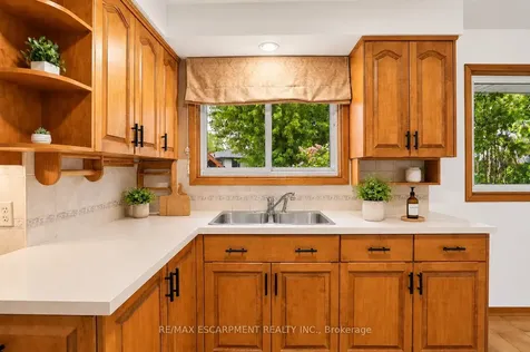 34 Beaconsfield Drive Hamilton ON L8T 2W9