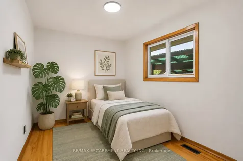 34 Beaconsfield Drive Hamilton ON L8T 2W9