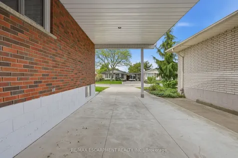 34 Beaconsfield Drive Hamilton ON L8T 2W9