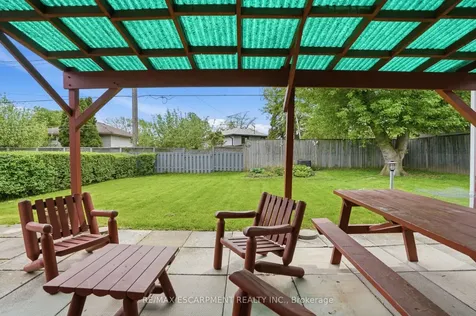 34 Beaconsfield Drive Hamilton ON L8T 2W9