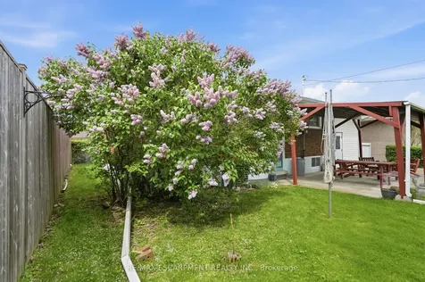 34 Beaconsfield Drive Hamilton ON L8T 2W9