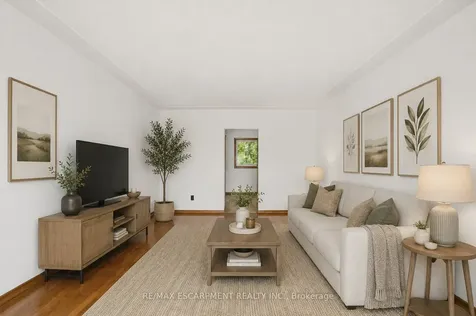 34 Beaconsfield Drive Hamilton ON L8T 2W9