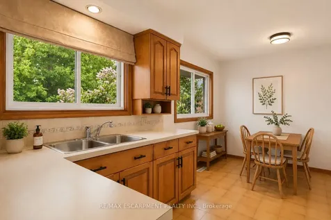 34 Beaconsfield Drive Hamilton ON L8T 2W9