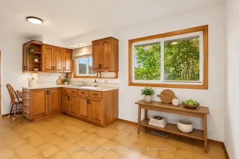 34 Beaconsfield Drive Hamilton ON L8T 2W9