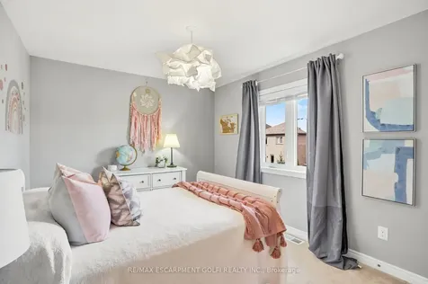 49 Narbonne Crescent Hamilton ON L8J 0J7