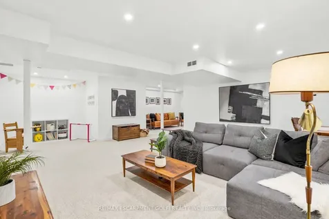 49 Narbonne Crescent Hamilton ON L8J 0J7
