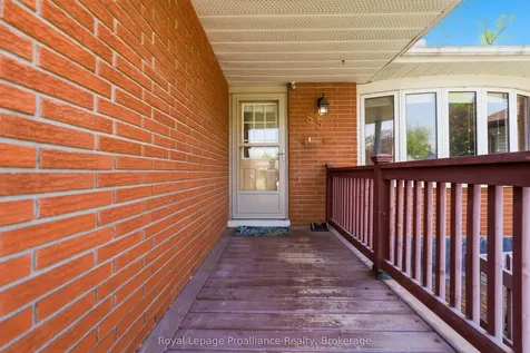 85 Nicholas Street Quinte West ON K8V 4H7