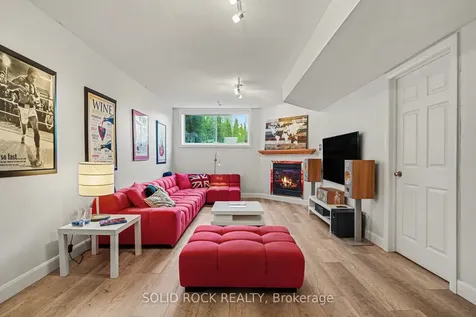 2064 Dunollie Crescent Kanata ON K2W 1H6
