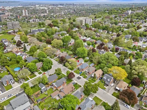81 Belvidere Avenue Hamilton ON L9A 3B6