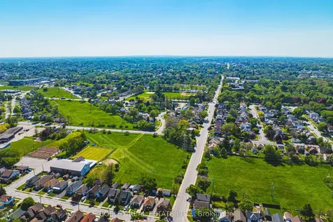 5039 Valley Way Niagara Falls ON L2E 1W8