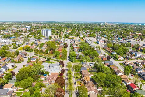 5039 Valley Way Niagara Falls ON L2E 1W8