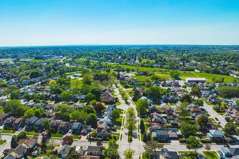 5039 Valley Way Niagara Falls ON L2E 1W8