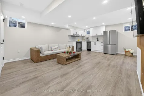 265 Fellowes Crescent Hamilton ON L8B 0V2