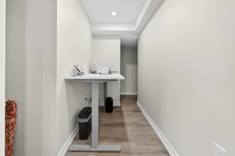 265 Fellowes Crescent Hamilton ON L8B 0V2