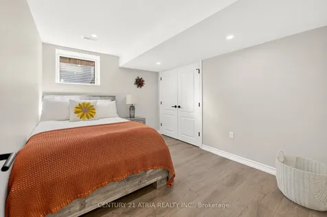 265 Fellowes Crescent Hamilton ON L8B 0V2