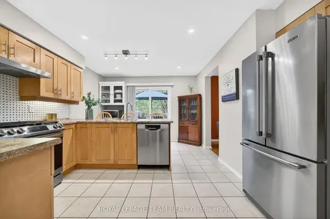 27 Inwood Drive Kanata ON K2M 1Z5