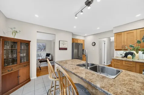 27 Inwood Drive Kanata ON K2M 1Z5
