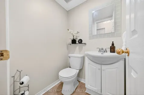 27 Inwood Drive Kanata ON K2M 1Z5