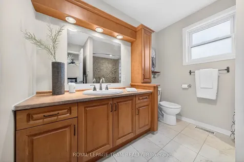 27 Inwood Drive Kanata ON K2M 1Z5