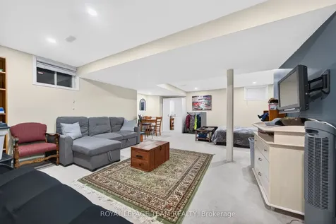 27 Inwood Drive Kanata ON K2M 1Z5
