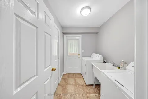 8 Bates Avenue Hamilton ON L0R 1P0