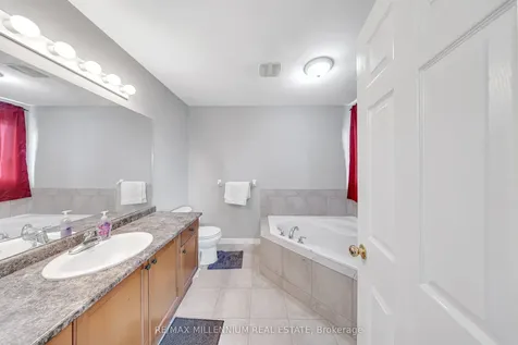 8 Bates Avenue Hamilton ON L0R 1P0