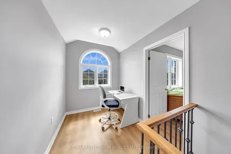 8 Bates Avenue Hamilton ON L0R 1P0