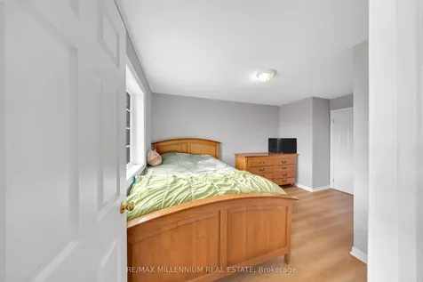 8 Bates Avenue Hamilton ON L0R 1P0